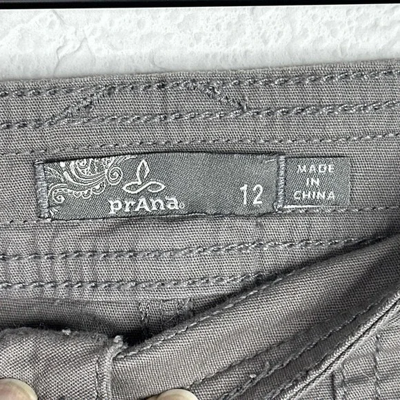 Prana Shorts Womens Size 12‎ Grey Front Pockets Casual Hiking Outdoor Gorpcore - Picture 3 of 4